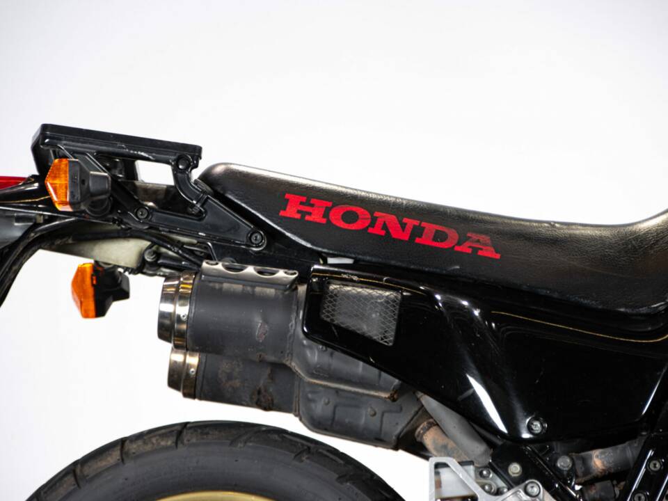 Image 22/38 de Honda NX 650 Dominator (1988)
