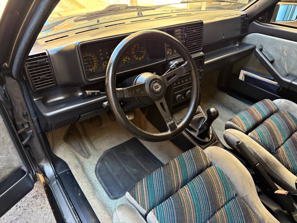 Image 24/35 of Lancia Delta HF Integrale 16V (1990)
