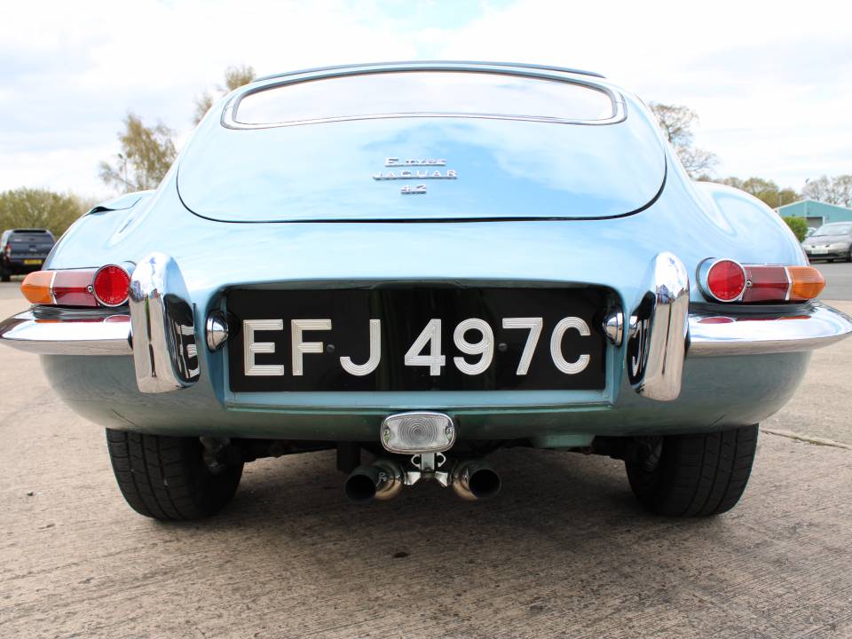 Image 6/14 of Jaguar Type E 4.2 (1965)