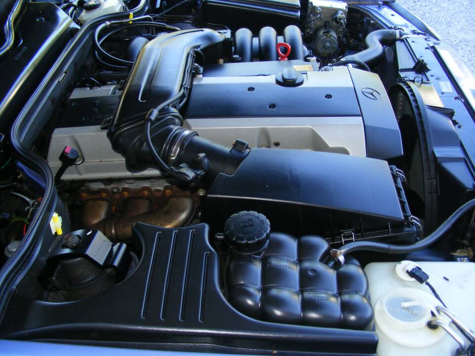 Immagine 31/39 di Mercedes-Benz SL 320 (1997)