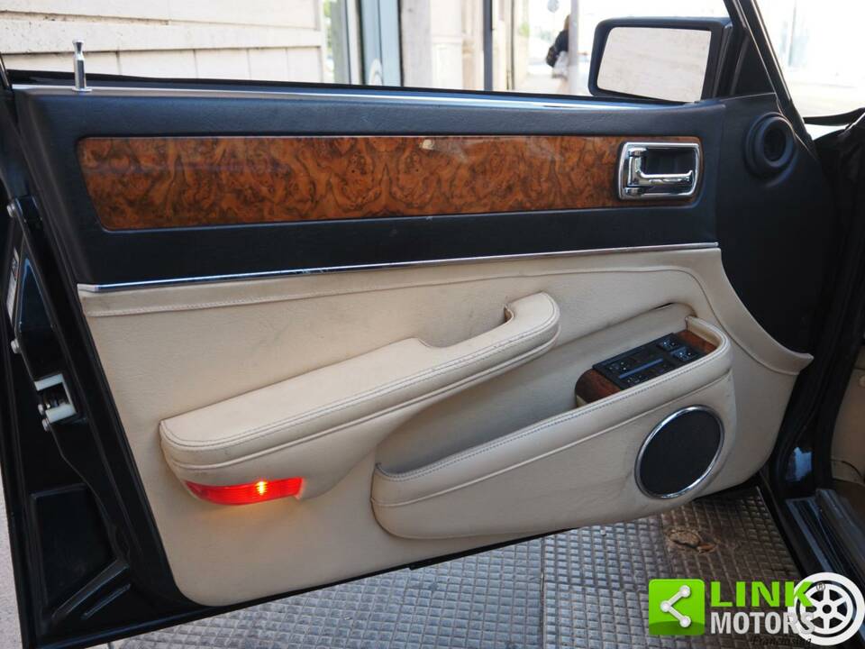 Bild 25/50 von Jaguar Sovereign 3.6 (1988)