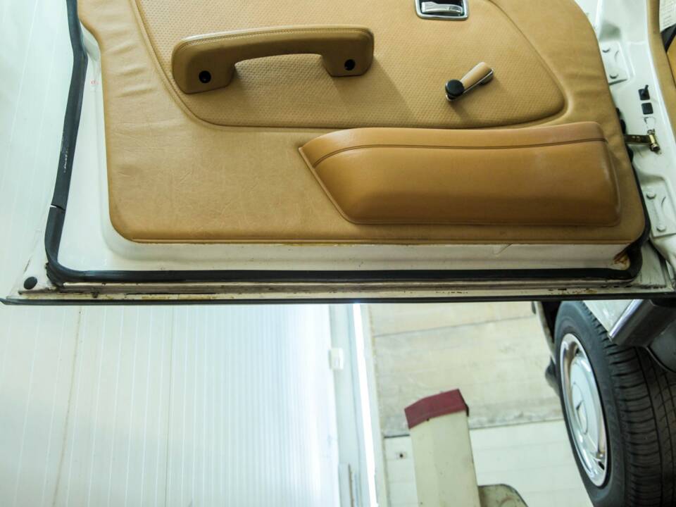 Image 43/50 of Mercedes-Benz 300 D (1980)