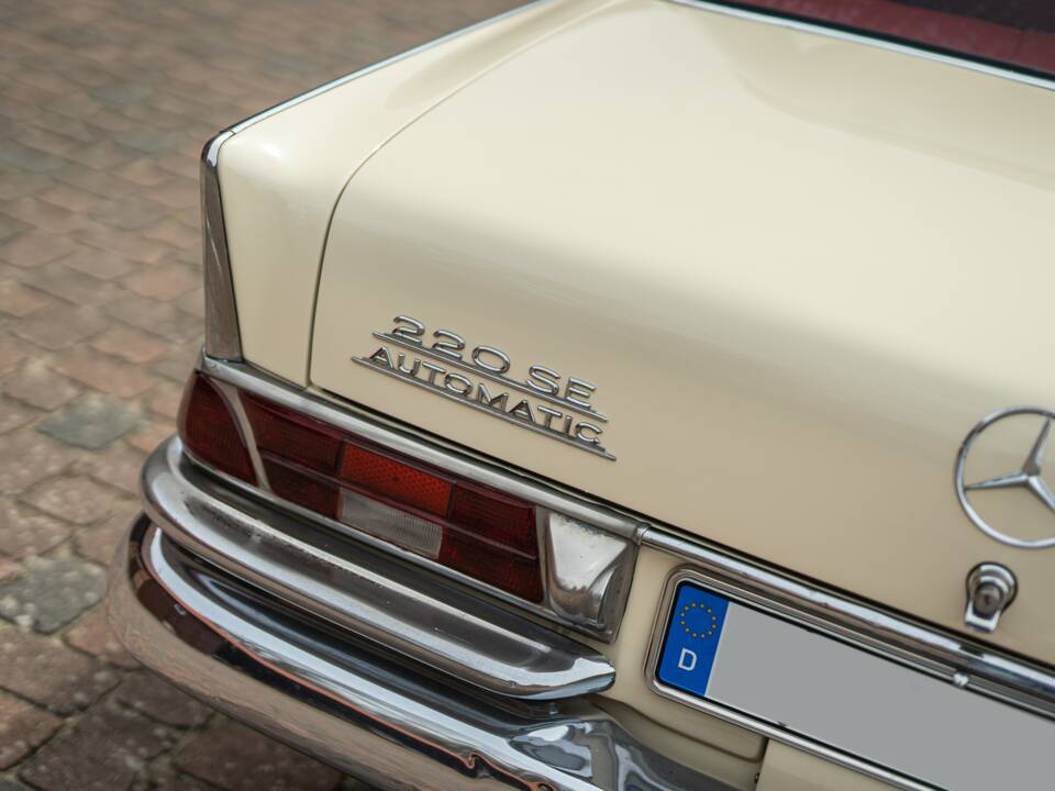 Image 15/42 of Mercedes-Benz 220 SE b (1965)
