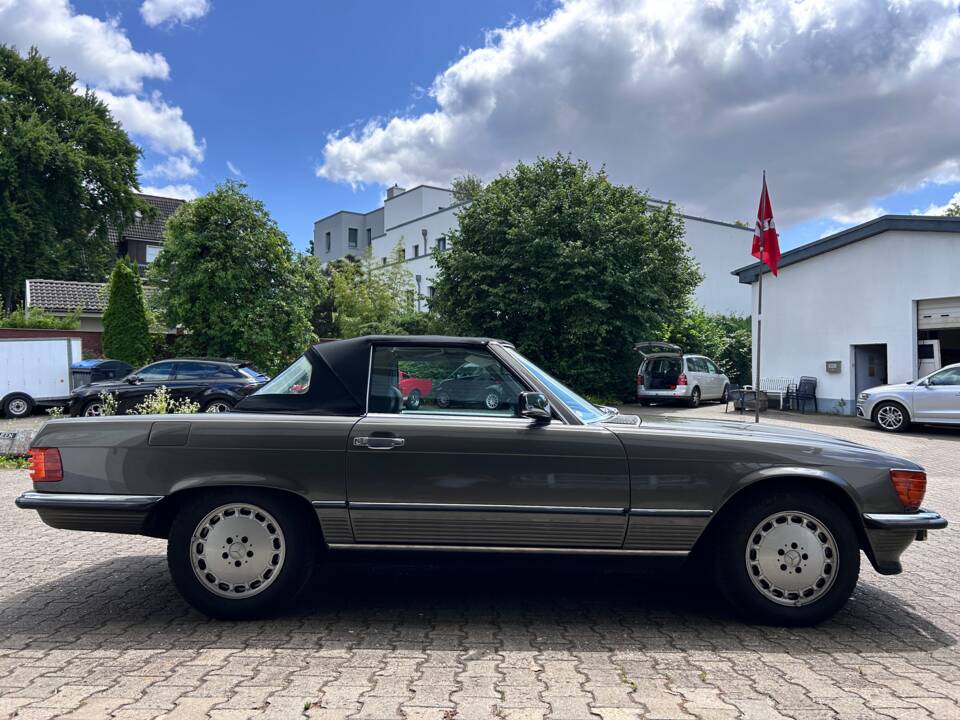 Image 31/37 of Mercedes-Benz 560 SL (1986)