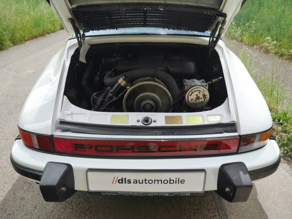 Image 18/25 of Porsche 911 Carrera 3.0 (1976)