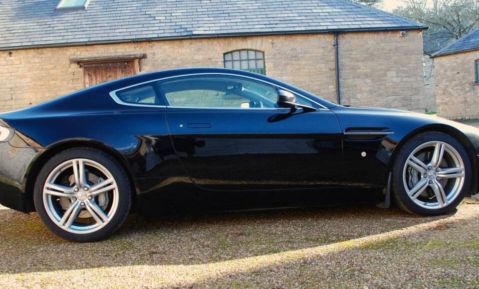 Immagine 7/23 di Aston Martin V8 Vantage (2009)