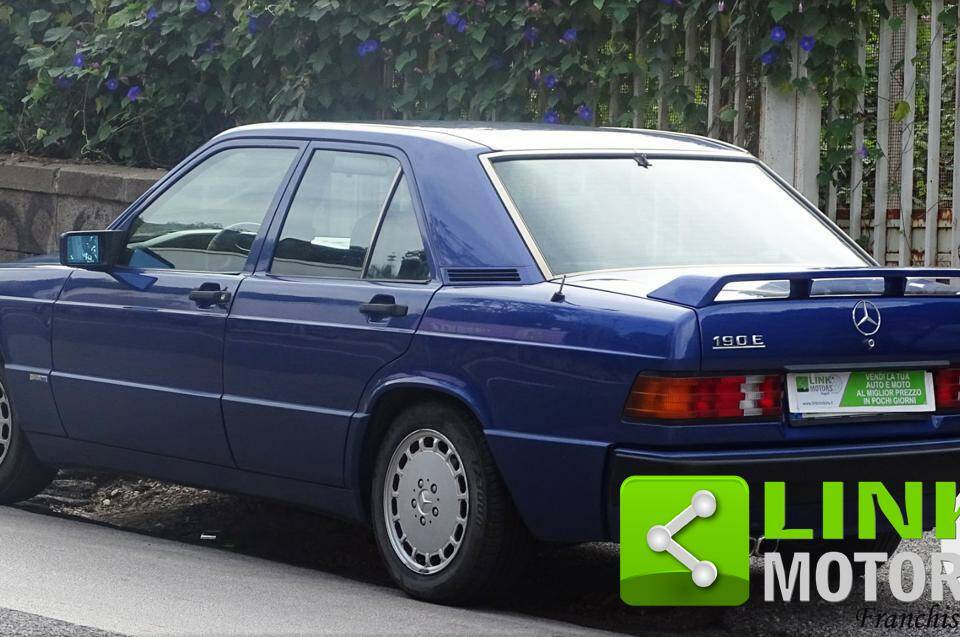 Imagen 3/10 de Mercedes-Benz 190 E 2.3 (1992)