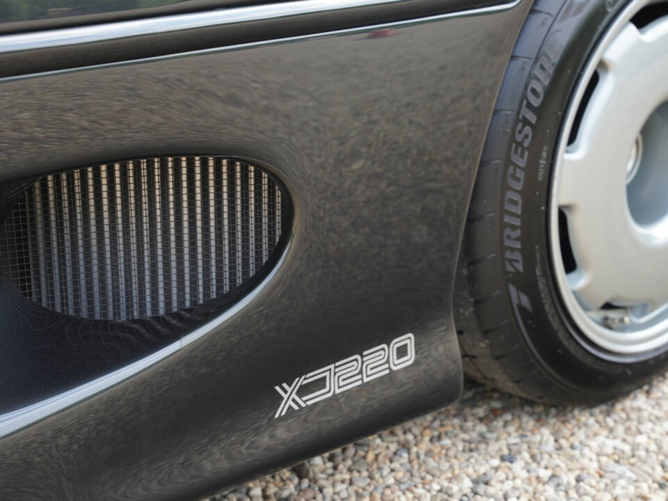 Image 28/50 of Jaguar XJ 220 (1993)