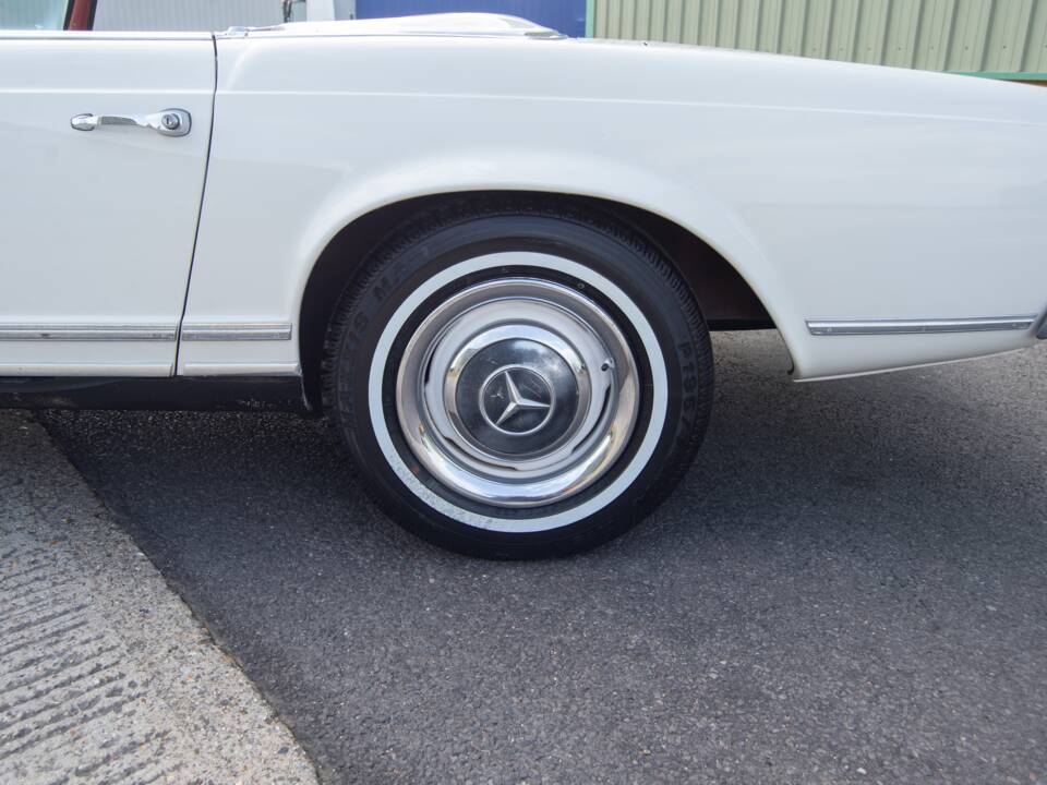 Image 24/33 de Mercedes-Benz 230 SL (1965)