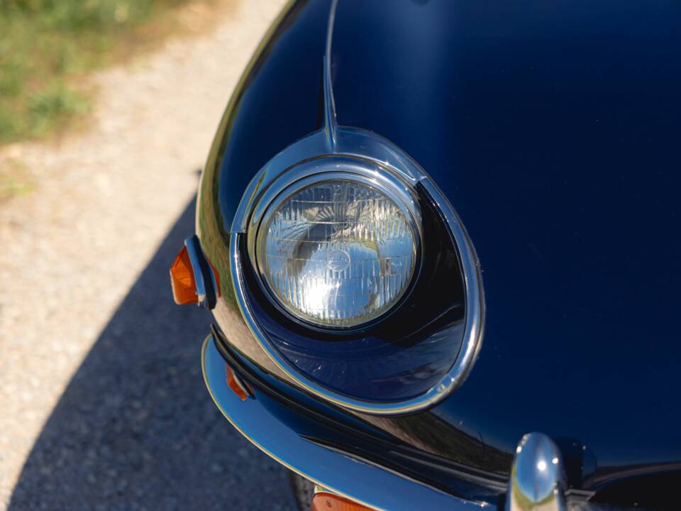 Image 10/50 de Jaguar E-Type (1969)