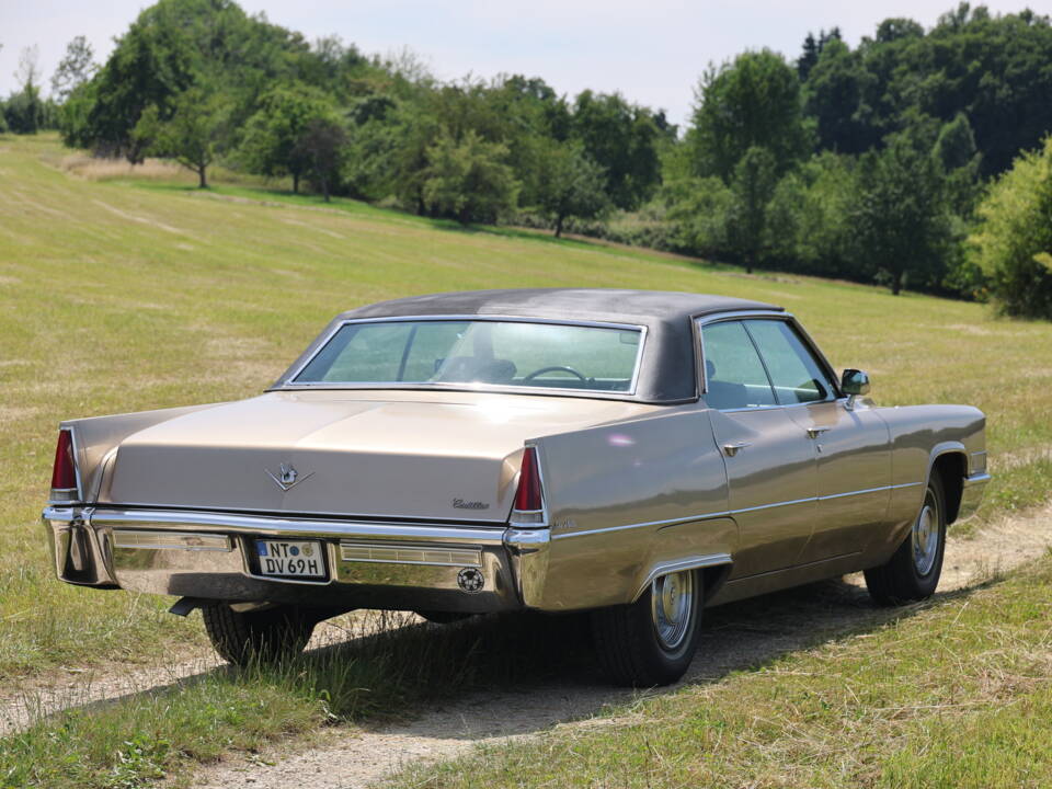 Imagen 7/8 de Cadillac Sedan DeVille (1969)