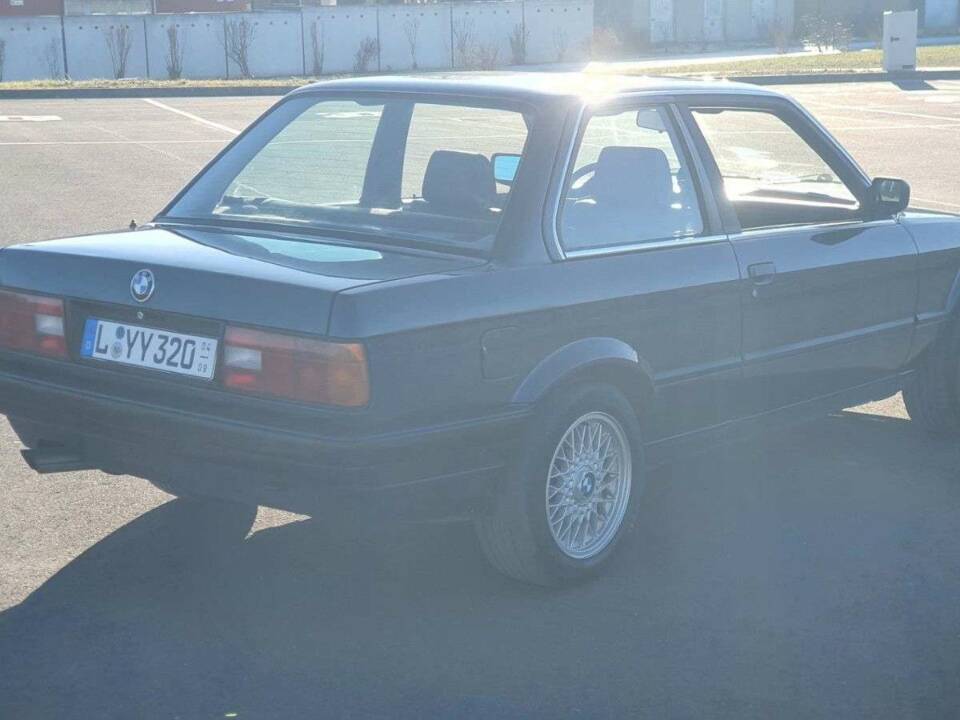 Image 5/20 de BMW 320i (1990)