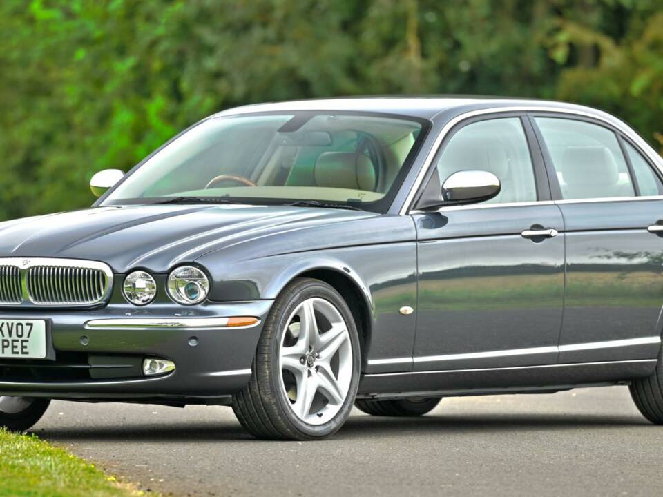 Image 6/50 of Jaguar XJ 8 4.2 (2007)
