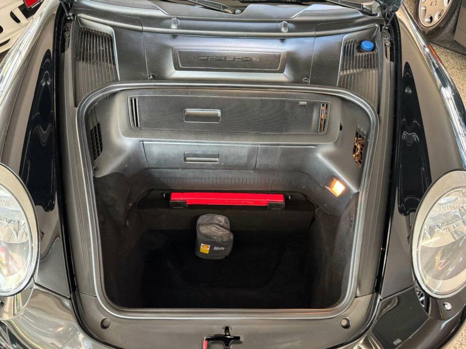 Image 19/20 of Porsche 911 Carrera (2006)