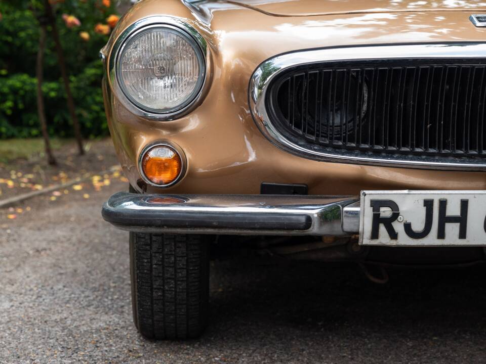 Image 11/50 of Volvo 1800 ES (1973)