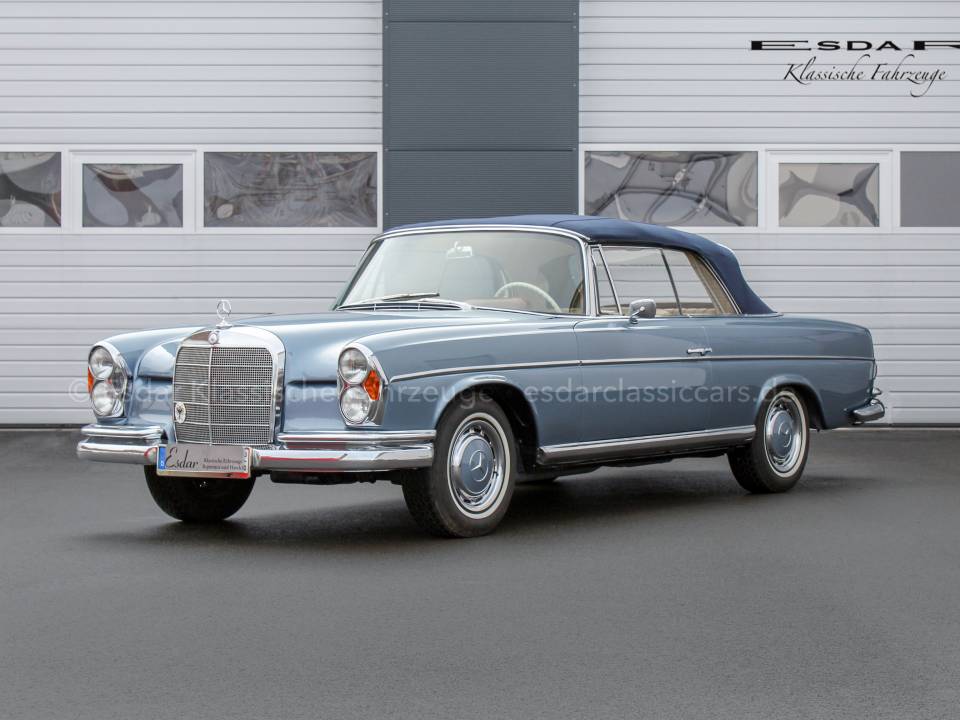 Image 2/40 de Mercedes-Benz 220 SE b (1964)