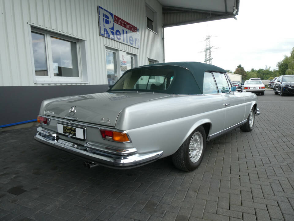 Image 4/31 of Mercedes-Benz 280 SE 3,5 (1970)