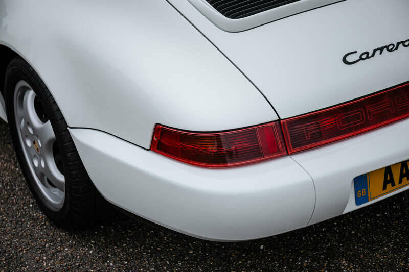 Image 33/38 of Porsche 911 Carrera 4 (1991)