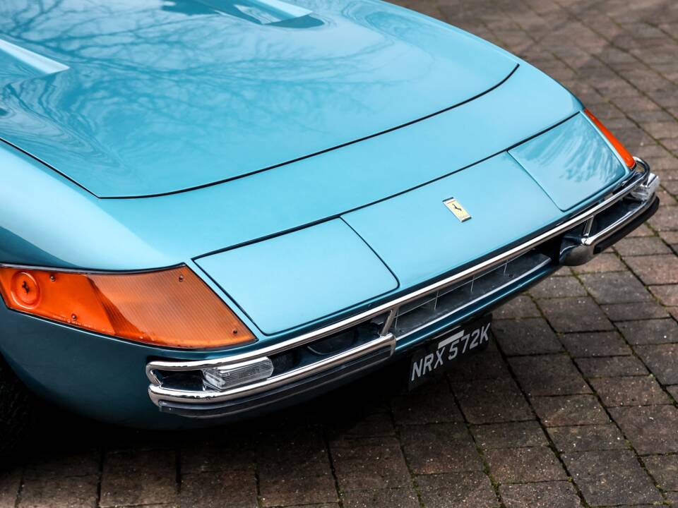 Image 48/65 of Ferrari 365 GTB&#x2F;4 Daytona (1972)