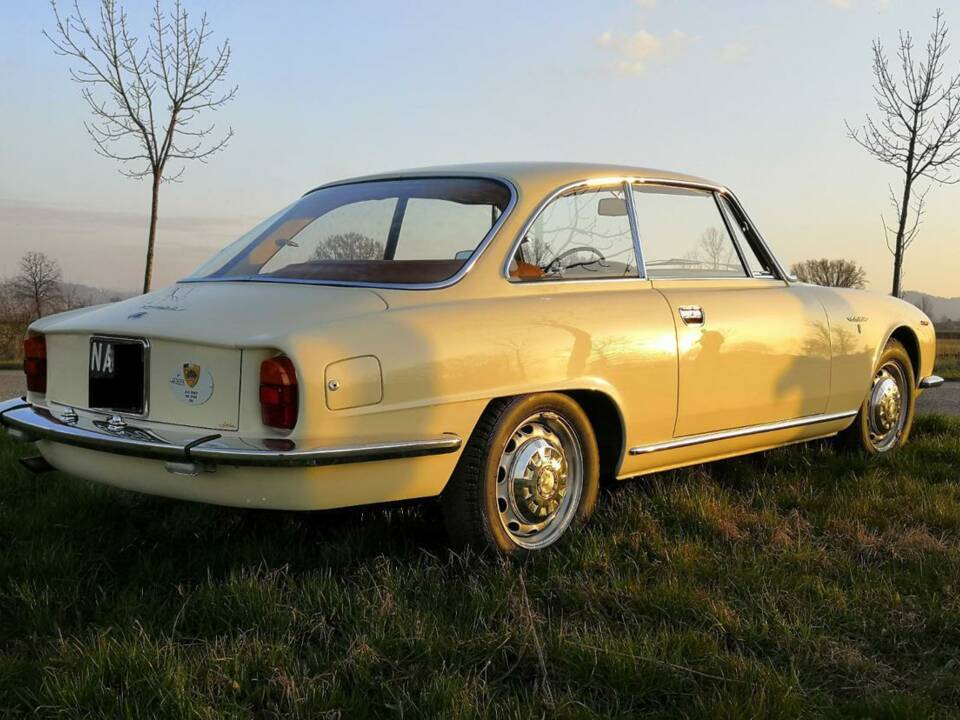 Image 24/29 of Alfa Romeo 2600 Sprint (1966)
