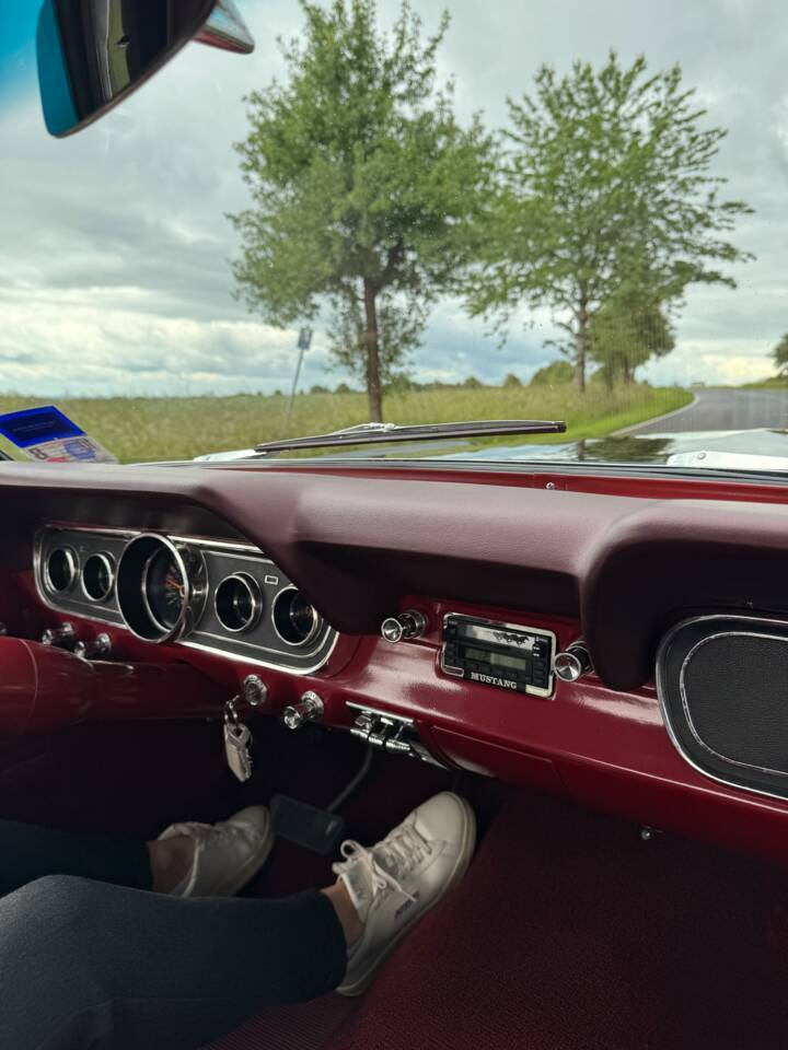 Image 2/4 of Ford Mustang 200 (1966)