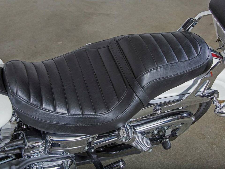 Image 24/31 of Harley-Davidson DUMMY (2005)