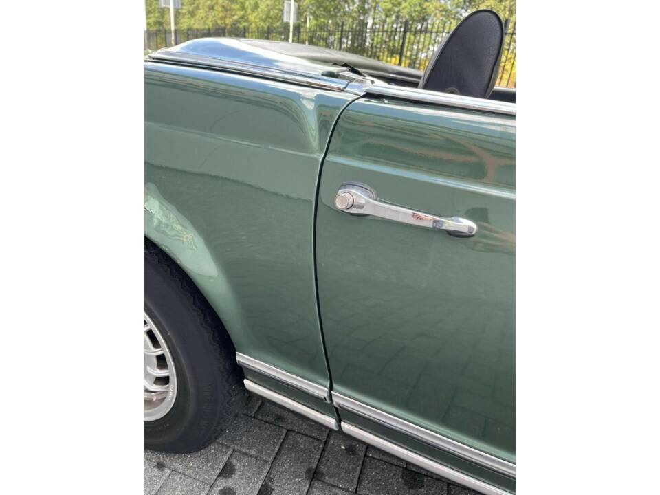 Image 24/50 of Mercedes-Benz 280 SL (1968)