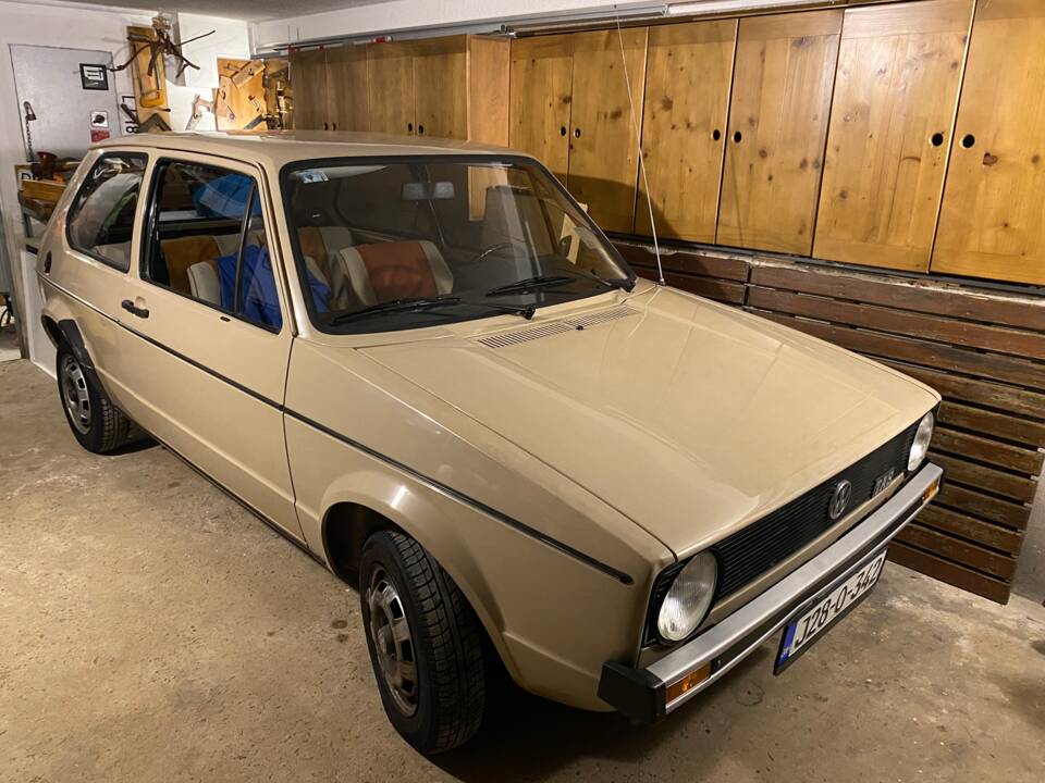 Imagen 3/12 de Volkswagen Golf Mk I 1.1 (1977)