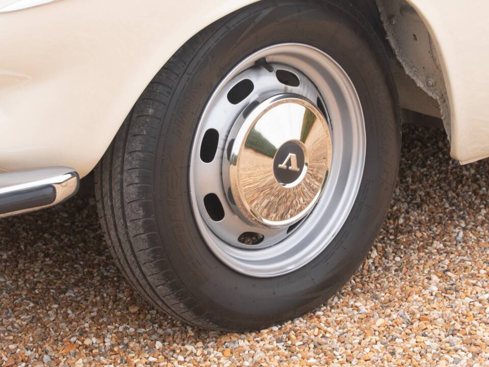 Image 31/50 of Volvo 1800 S (1966)