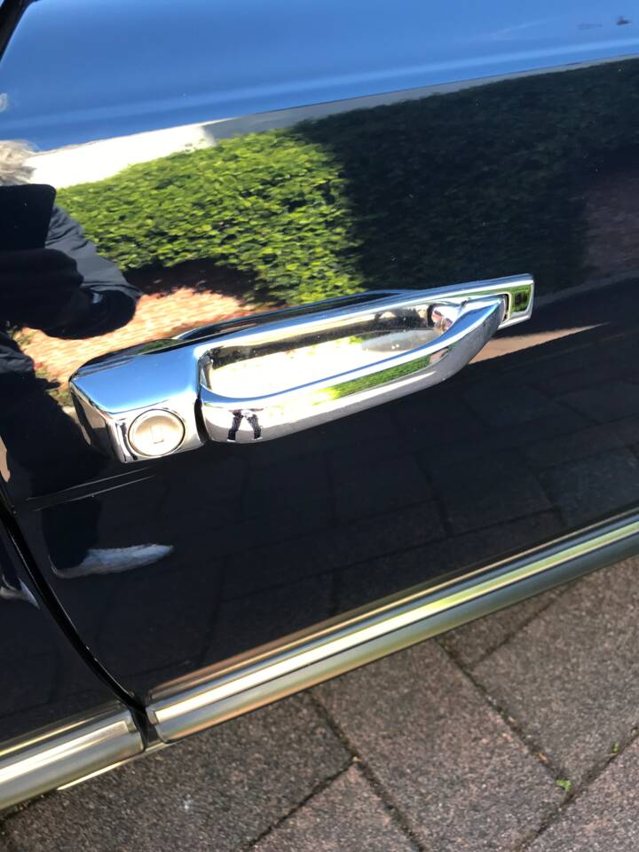Image 21/53 de Mercedes-Benz 380 SL (1988)