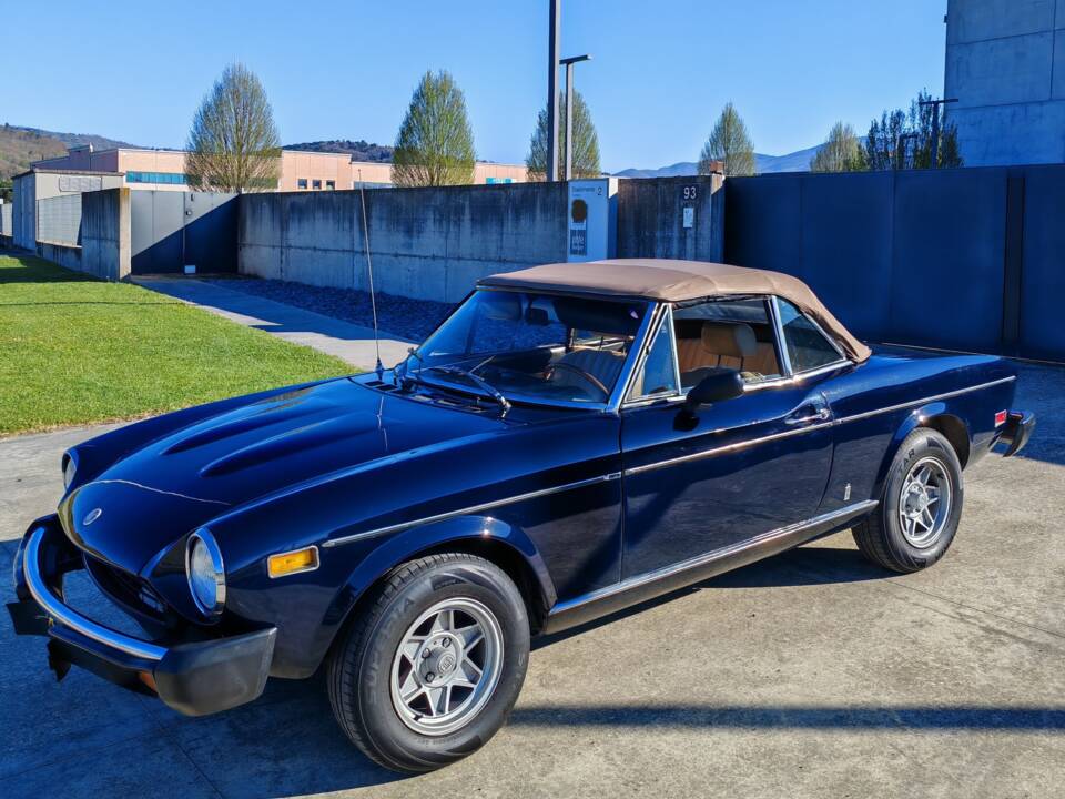 Image 9/42 of FIAT 124 Spider CS1 (1975)