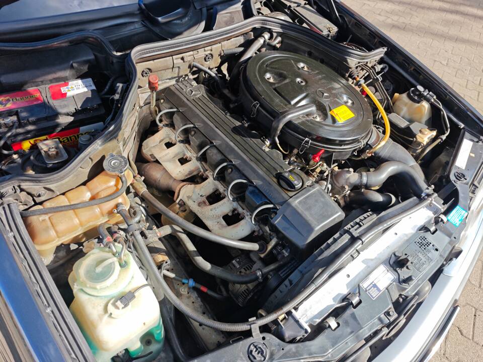 Bild 17/26 von Mercedes-Benz 300 E (1991)
