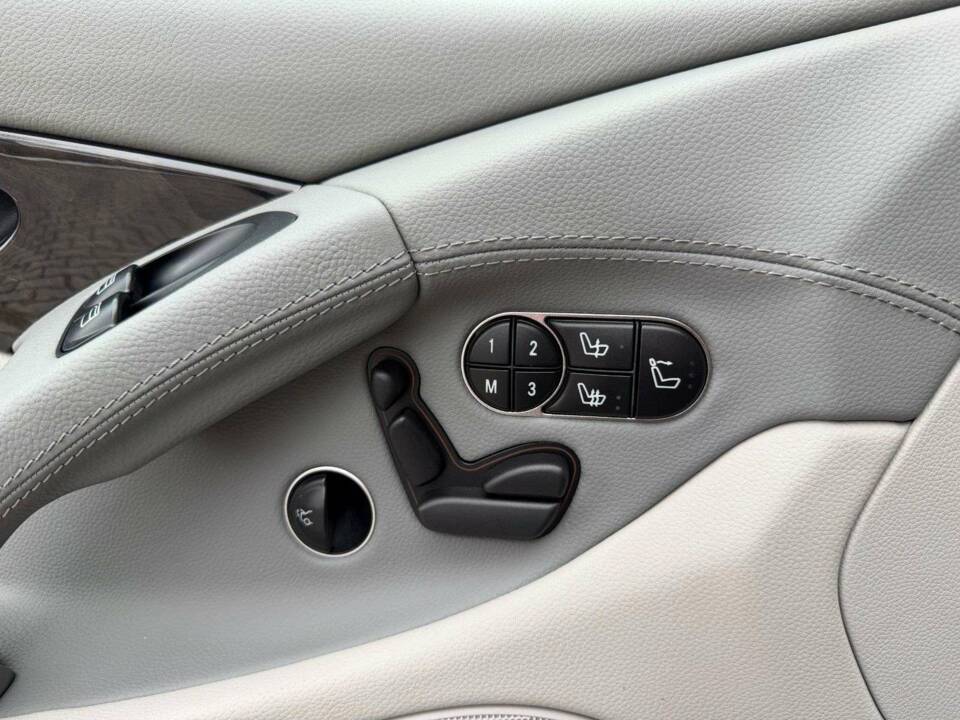 Bild 13/30 von Mercedes-Benz SL 350 (2008)