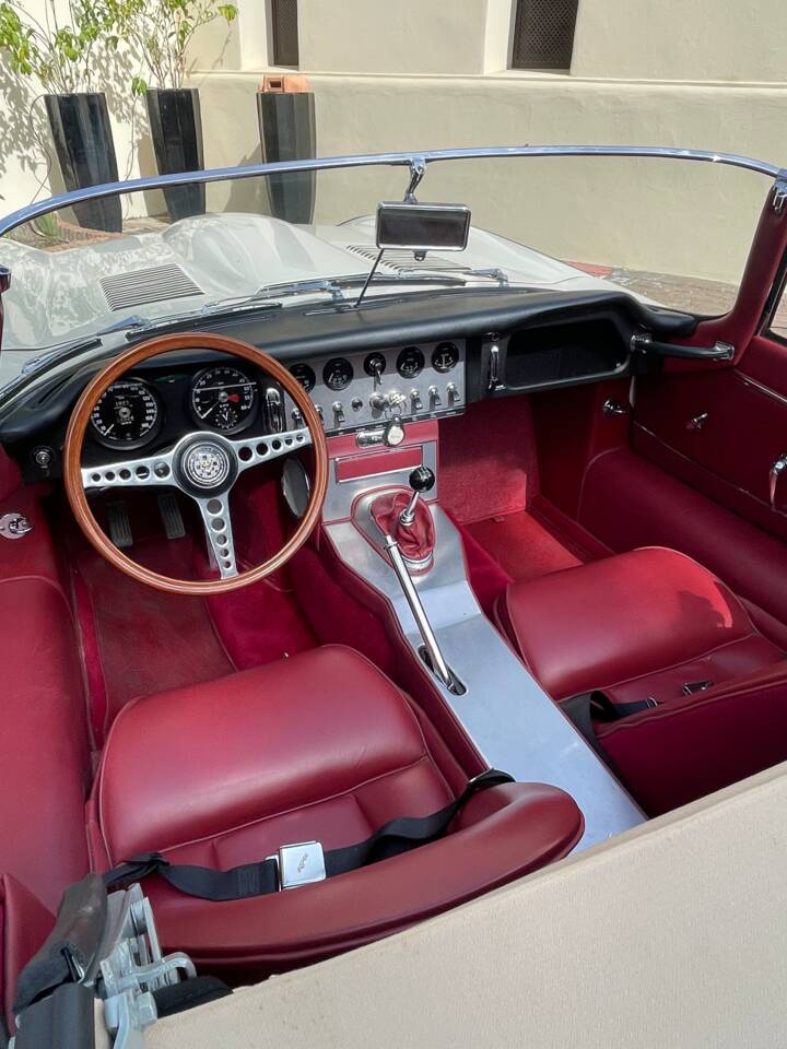 Image 18/35 de Jaguar E-Type 3.8 (1963)