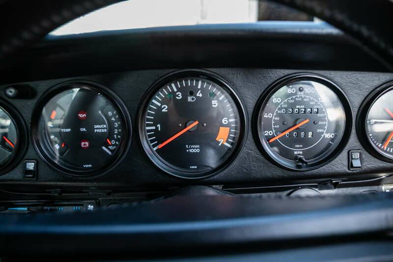 Immagine 32/41 di Porsche 911 Carrera 3.2 (1988)