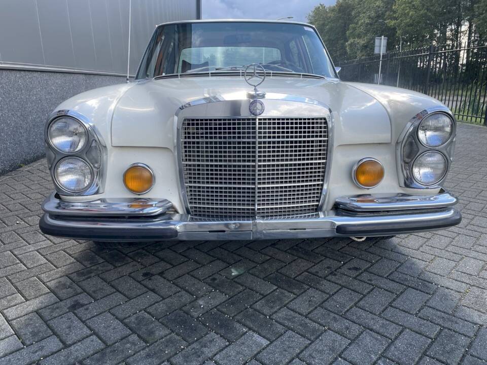 Image 10/35 of Mercedes-Benz 280 SEL 4,5 (1972)