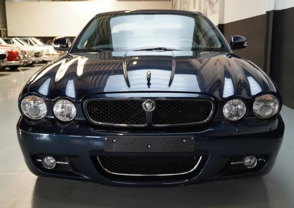 Bild 26/50 von Jaguar XJ 8 4.2 (2008)