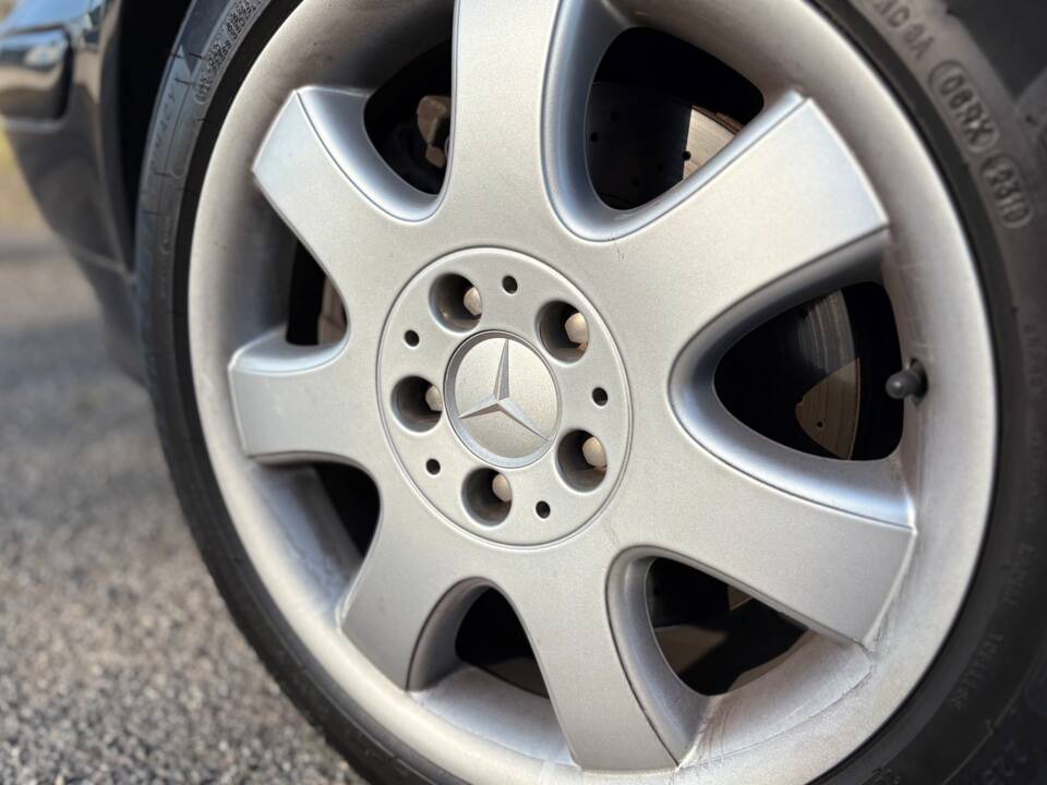Image 23/24 of Mercedes-Benz CLK 430 (2000)