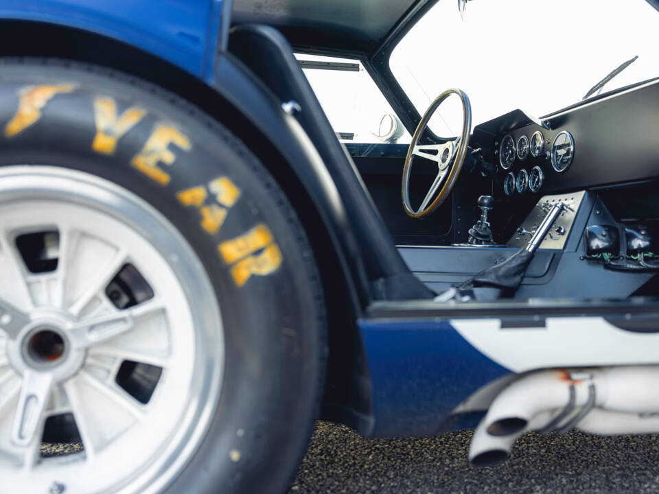 Imagen 11/15 de Shelby Daytona Cobra Coupe (1964)