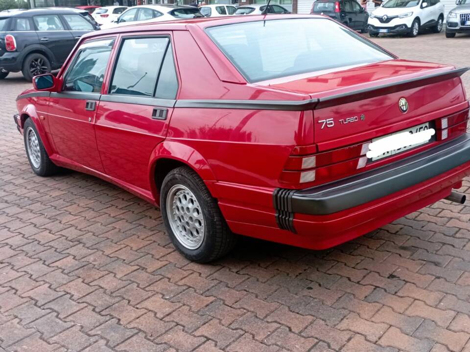 Image 21/51 of Alfa Romeo 75 1.8 Turbo (1991)