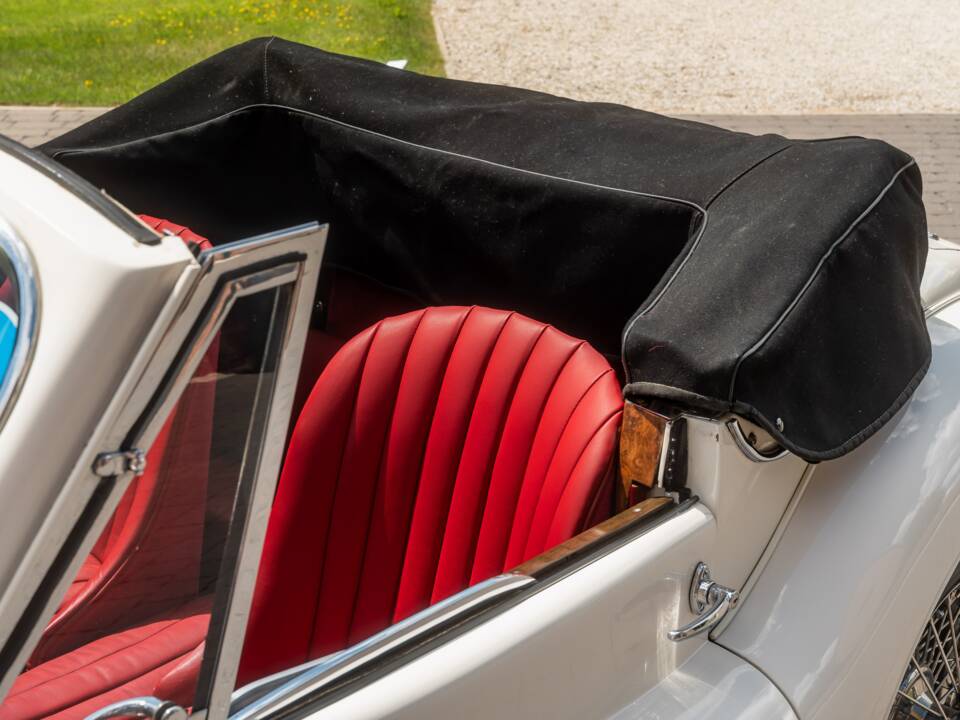 Image 57/58 of Jaguar XK 140 SE DHC (1955)