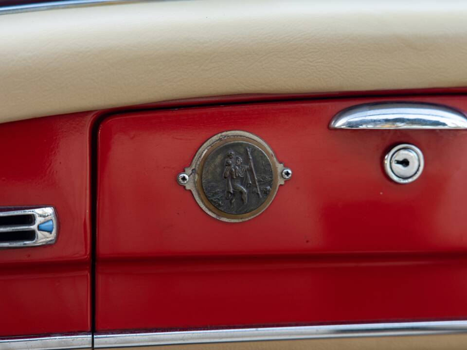 Image 39/43 of Mercedes-Benz 190 SL (1959)