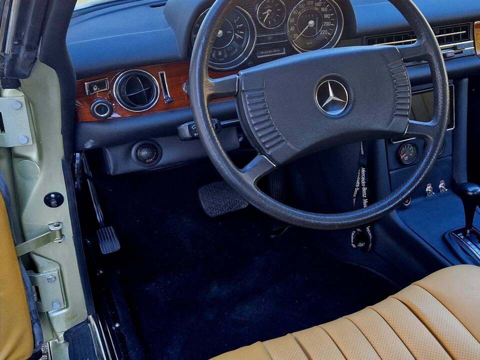 Image 3/9 of Mercedes-Benz 280 CE (1972)