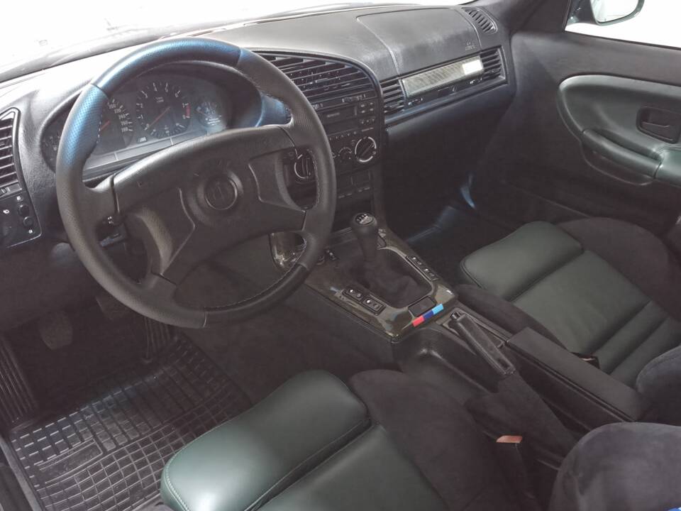 Image 24/54 of BMW M3 GT (1995)