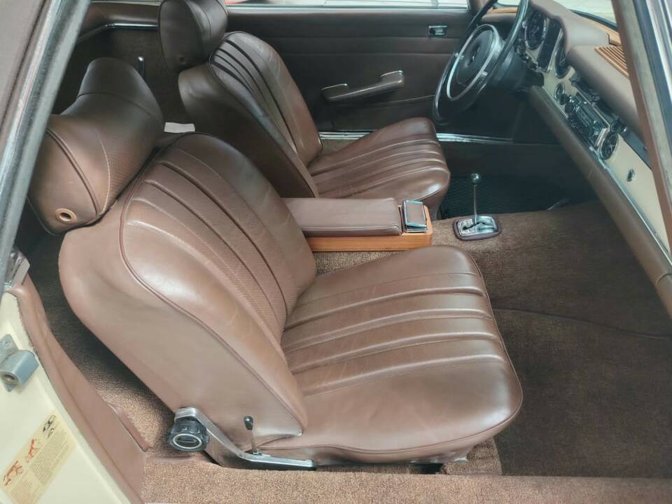 Image 33/58 of Mercedes-Benz 280 SL (1969)
