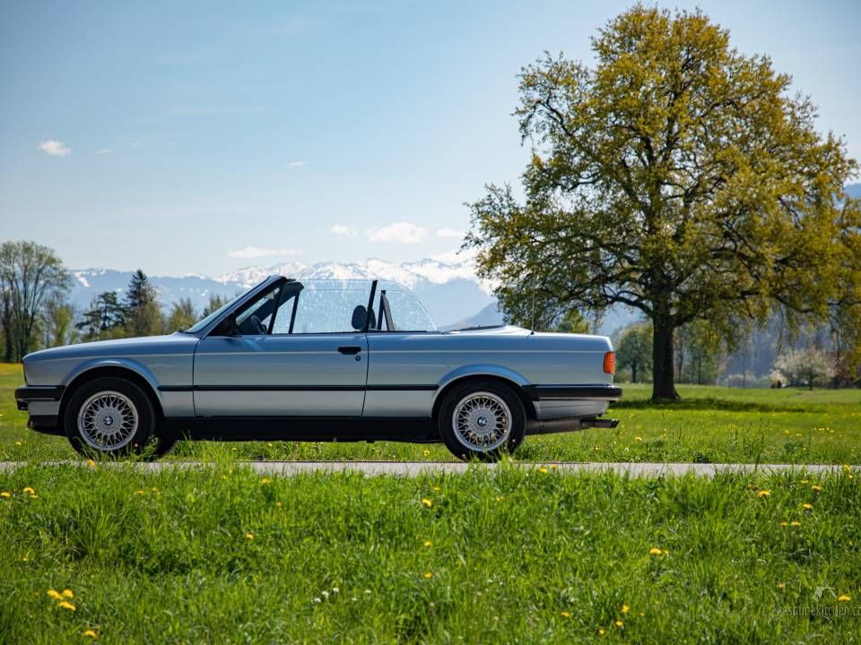 Image 7/39 de BMW 325i (1990)