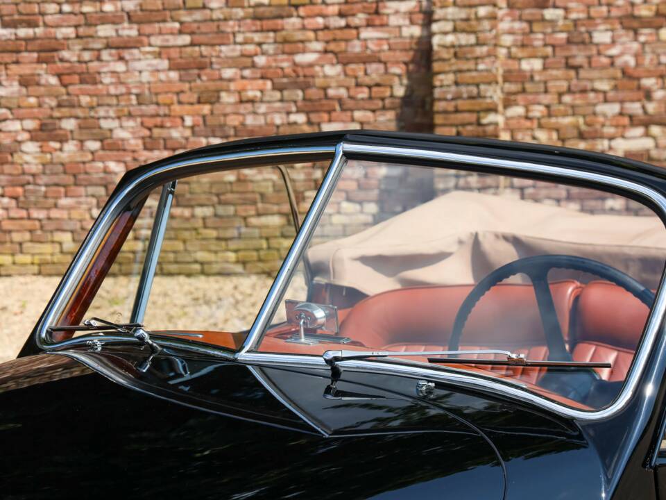 Immagine 27/50 di Jaguar XK 120 DHC (1953)