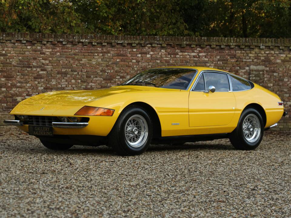 Image 32/50 of Ferrari 365 GTB/4 Daytona (1973)