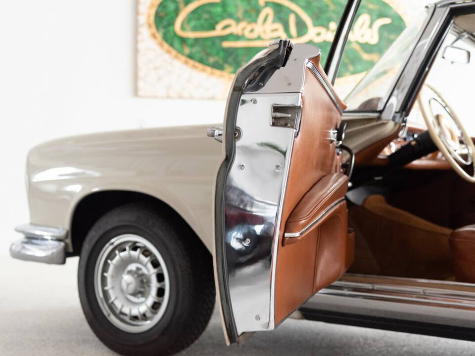 Bild 28/44 von Mercedes-Benz 220 SE b (1964)