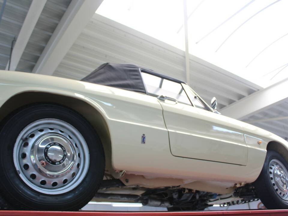 Image 10/50 of Alfa Romeo 1600 Duetto (1967)